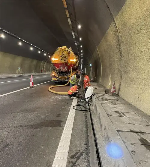 大安隧道排水渠清淤